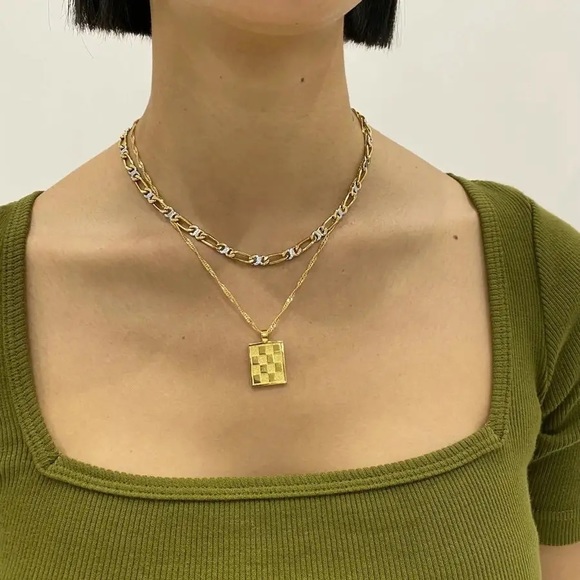 ◾️18K Gold Plated Rectangle Checkerboard Pendant Necklace - Picture 8 of 13